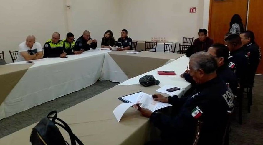 patoaguilar73's tweet photo. Reunión de logística y seguridad para la #CarreraBonafont Puebla 2020 que se corre el próximo domingo 8 de marzo a las 7.30 am
#LigerasYJuntasPodemos
@BonafontMexico @RunnerOscar @CarreraBonafont #KeepRunningTeam https://t.co/DQruhTJrjy