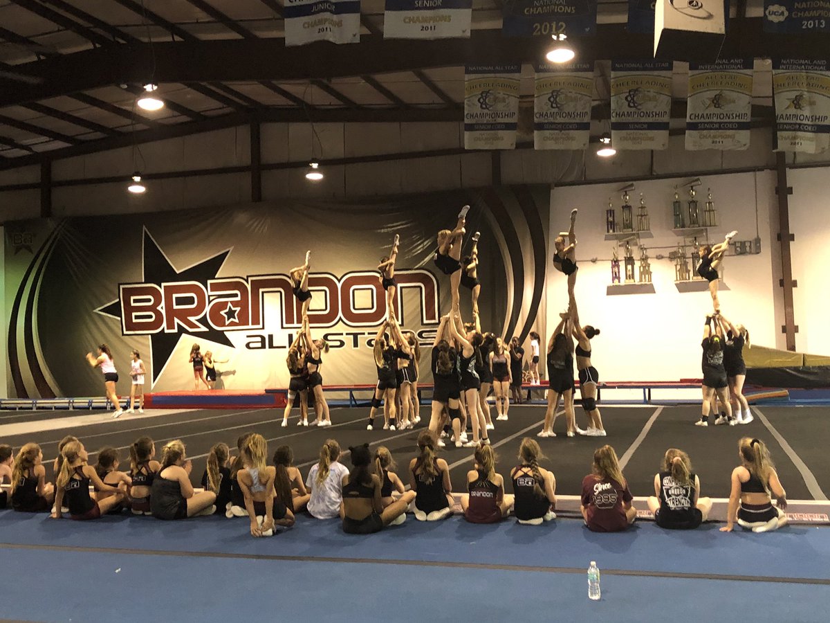 BA_MiniGold's tweet photo. Thanks for cheering us on tonight @BAsteel16 and @Brandon__Fire! We love you guys! 💛 https://t.co/5dVEZPsEr5