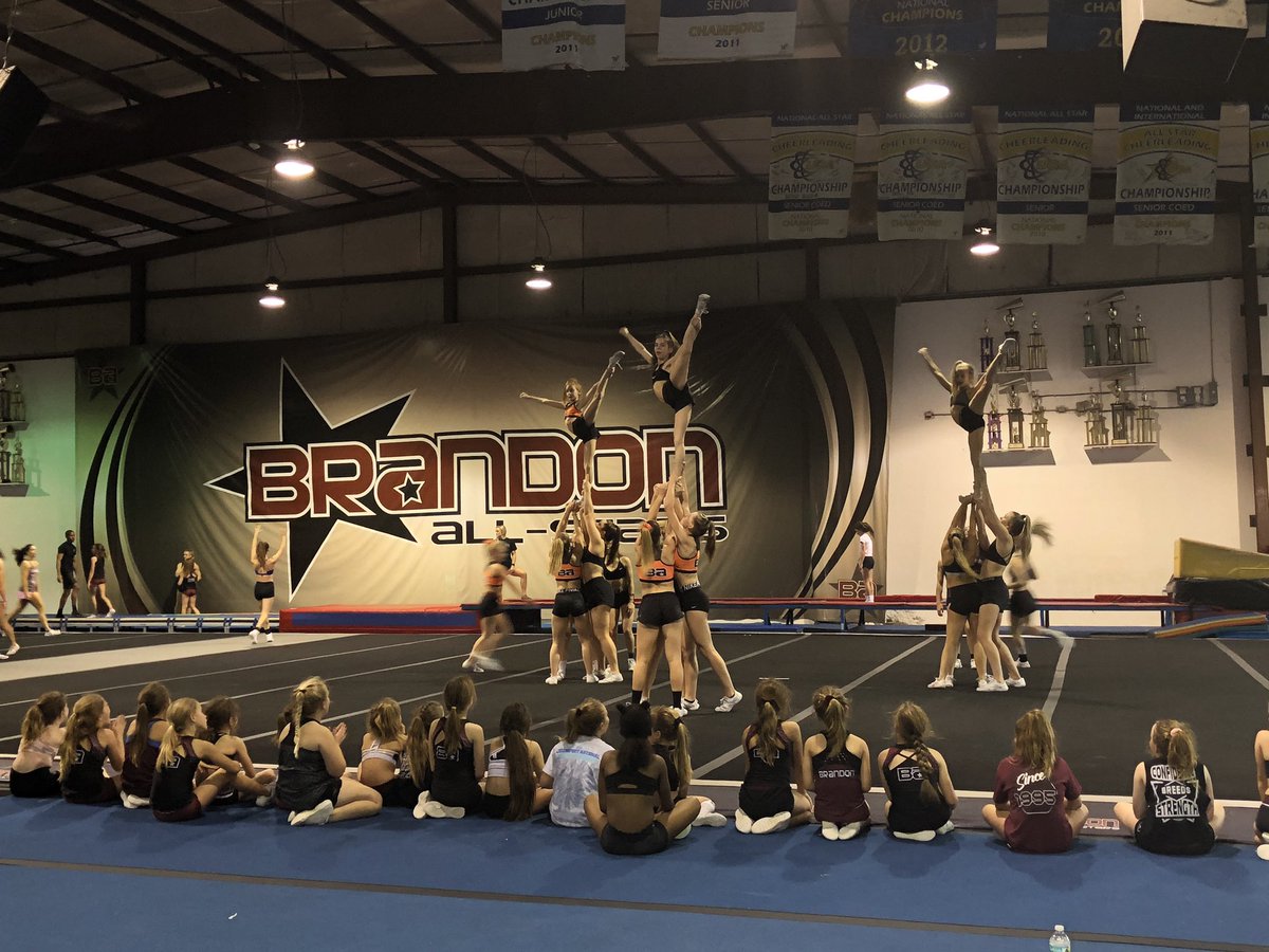 BA_MiniGold's tweet photo. Thanks for cheering us on tonight @BAsteel16 and @Brandon__Fire! We love you guys! 💛 https://t.co/5dVEZPsEr5