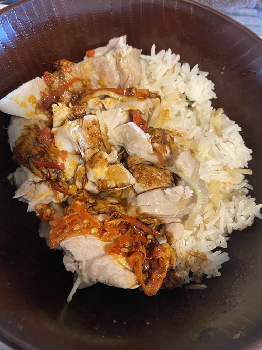 いっぺん正攻法のマンガイしたいと思ってもも肉皮剥いで作ったけど胸肉より断然美味いね。当然なんだけど。作るの楽なんでおすすめです 