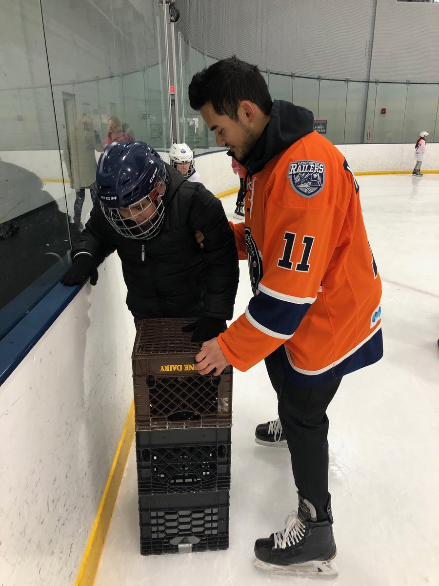 PaulHarrisJr10's tweet photo. We welcomed 280 students from Union Hill, Chandler, Rice Square, and Tatnuck Magnet Elementary School this week for #SkateToSuccess! Big thanks to Coach Cunny, @Ematsu14 @lilpoulsen @Bfeasey94 and Myles McGurty for all their help! @RailersHC @ECHL #CommunityFirst https://t.co/8uCjDPwS2e