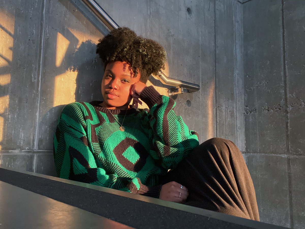 temyia_h's tweet photo. politics is stressful so i like my pics in a stairwell instead https://t.co/BDX3NunzVf