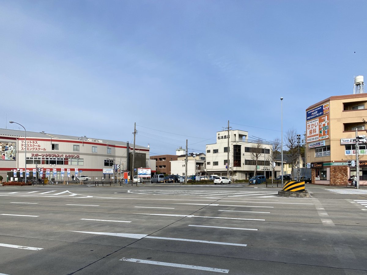 マッスー 地下鉄の駅を偏見で語るシリーズ 87 名城線 西高蔵駅 1974年開業 熱田区 駅周辺に高い建物はなく 見通しのいい街です 熱田球場を含む熱田神宮公園や高蔵公園など自然も多いです 名前の通り元々ここには高蔵高校がありました 昔は女子校