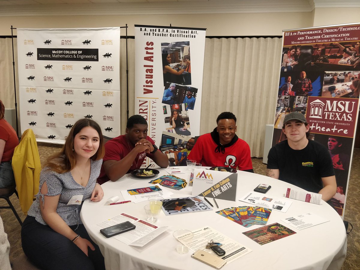MSUTexas's tweet photo. Celebrating our students at the Rising Sophomore Summit! There is still time to join us. We'll be in the Clark Student Center from 4:30-7:30 p.m. #MSUTXSummit https://t.co/2ApAEXU7iH