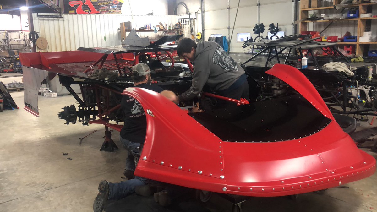 BlackDiamond_1P's tweet photo. kyle Beard getting his new Black Diamond. #blackdiamond #fastmachine https://t.co/OBGylzISXk