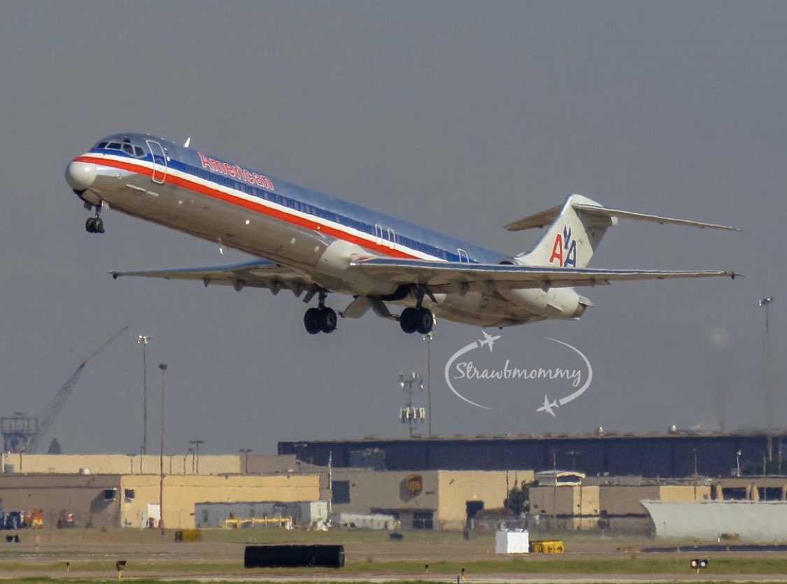 strawbmommy's tweet photo. Itβs hard to believe itβs been 6mo since the last revenue flight for the @americanair #MD80. @dfwairport just doesnβt feel the same π₯Ίπ₯. #super80sendoff #6months #wemissyou #maddogs #md80s #avgeek #dfw #americanair https://t.co/tvrFz4GKmR