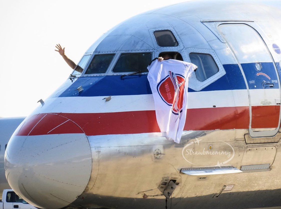 strawbmommy's tweet photo. Itβs hard to believe itβs been 6mo since the last revenue flight for the @americanair #MD80. @dfwairport just doesnβt feel the same π₯Ίπ₯. #super80sendoff #6months #wemissyou #maddogs #md80s #avgeek #dfw #americanair https://t.co/tvrFz4GKmR