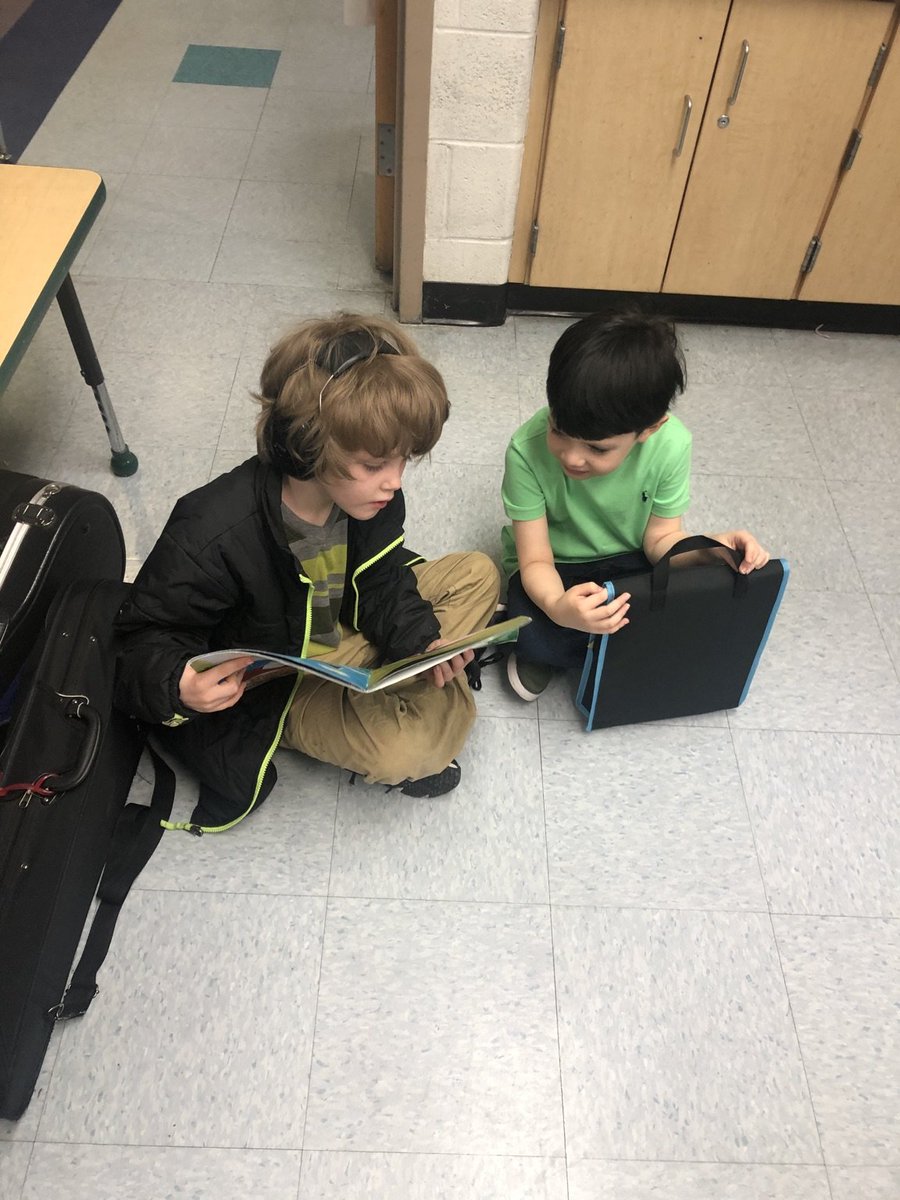 GlendaleESAACPS's tweet photo. Reading is always better with a buddy! #classbuddies https://t.co/TuxnmfVn1i
