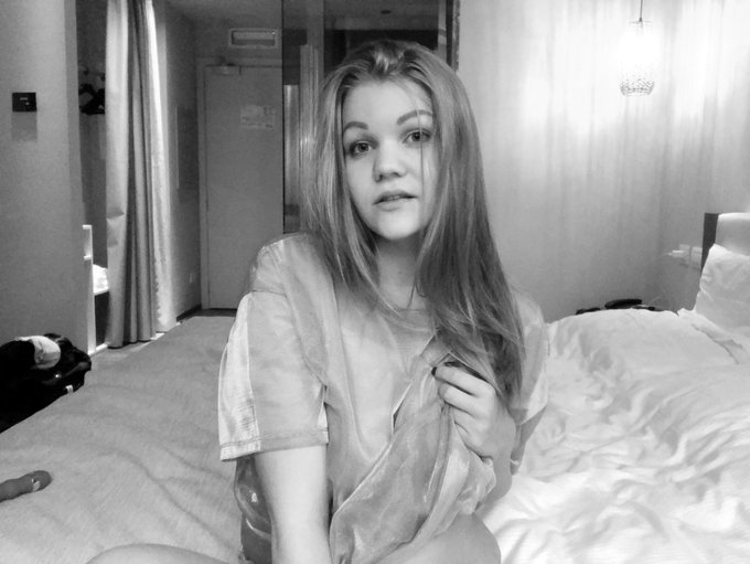 Do you want to take a shower with me? 😏 I can show more ❤️ go https://t.co/nAzQ9PmKaw https://t.co/s