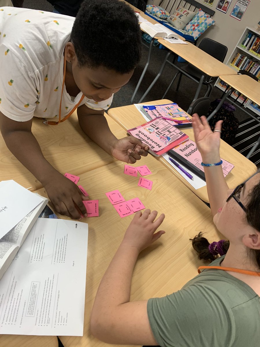 naomibourrous's tweet image. These kids worked so hard to solve grammar puzzles today! @oldwattshername @RyonMSCroft @RyonMiddle #prmsrocks