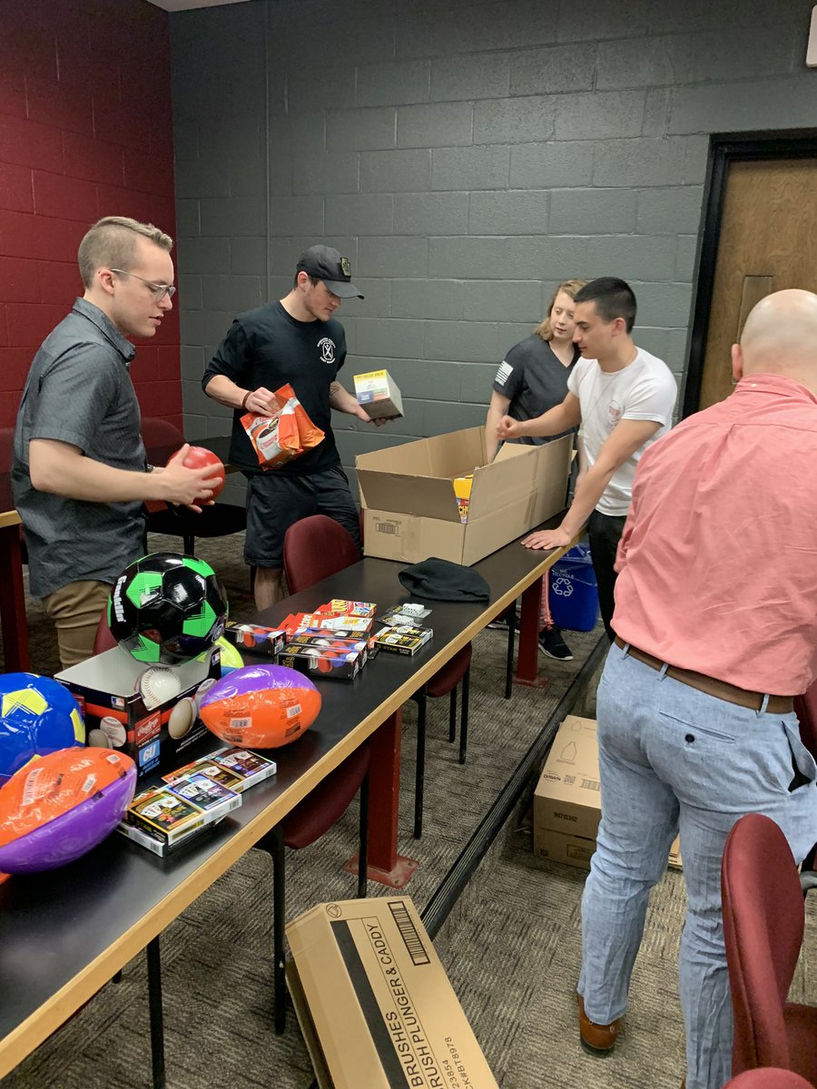 RhoTauChi's tweet photo. Putting together care packages to send to our troops overseas! They deserve some fun and good snacks! 🇺🇸 https://t.co/nWIFOjSCYC