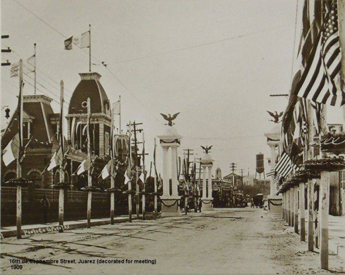 VisitBorderplex's tweet photo. En Jrz visit the borderplex te presentamos como era Ciudad Juárez antes, ¿Llegaste a conocerlo de esta manera? 🤩👌 6/10

#JuarezFantastico #VisitaJuarez #VisitTheBordePlex #VisitElPaso #VisitLasCruces https://t.co/5rxvCXrIXk