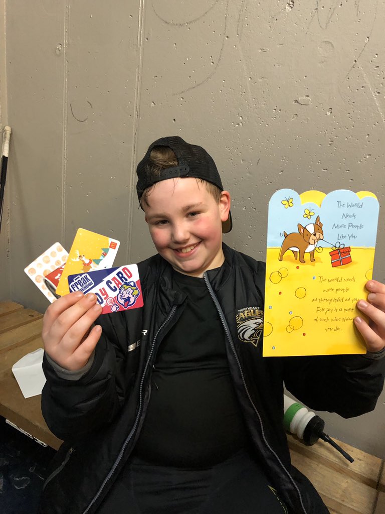 Huge shout out to the <a href="/AtomCeltics/">Celtics Atom B</a> players and coaches for an amazing gesture for our very own NE hero, Parker Upshall, who last month saved a classmate from choking. The Celtics presented Parker with a card filled with gift cards! #onehockeyfamily <a href="/ne_eagles/">Northeast Eagles</a> <a href="/DJHLnews/">@djhlnews</a>