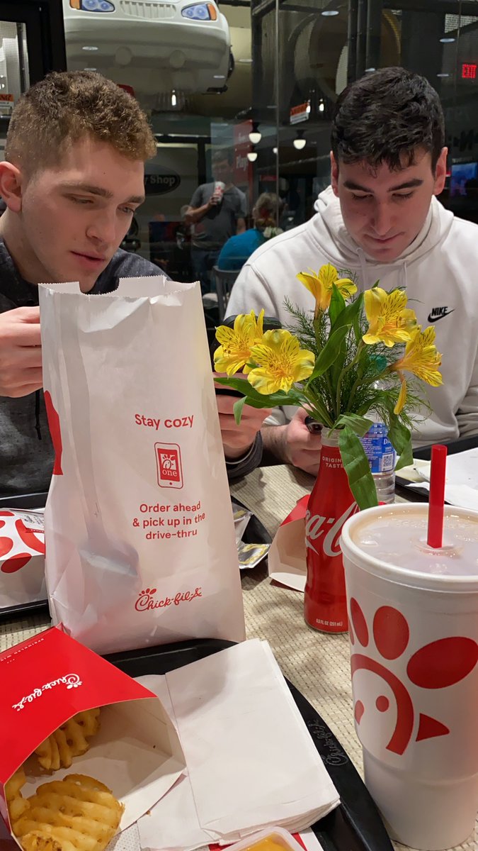 Cbunzzz's tweet photo. #CFACICERO @ChickfilA cmon now 🥺 https://t.co/oWETvjetm7
