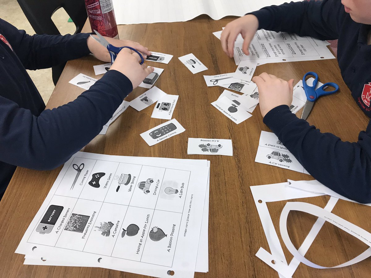 MrsDonovan14's tweet photo. Today the Grade 5s sorted examples of different types of energy!
🔋✂️🔥🍏💥🚗🎈 #TypesOfEnergy #Science https://t.co/AJ4AJE8VVT