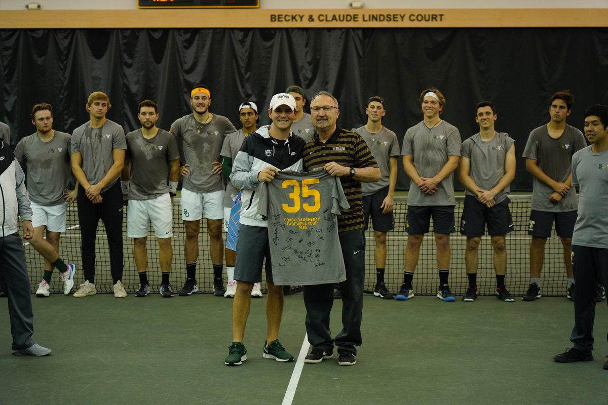 ValpoMT's tweet photo. Thanks to @BaylorMTennis for recognizing Coach D before tonight’s match! #GoValpo #SummitMTN https://t.co/M9ZFu8YZWQ