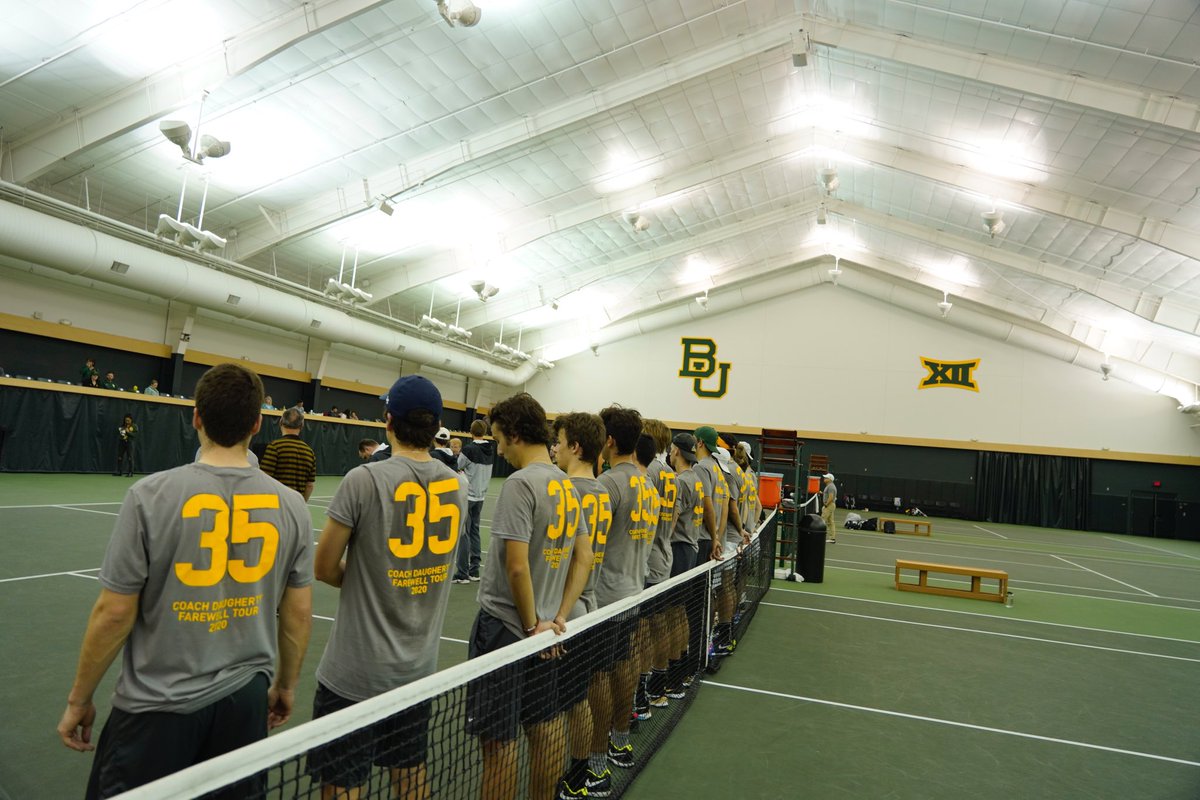 ValpoMT's tweet photo. Thanks to @BaylorMTennis for recognizing Coach D before tonight’s match! #GoValpo #SummitMTN https://t.co/M9ZFu8YZWQ