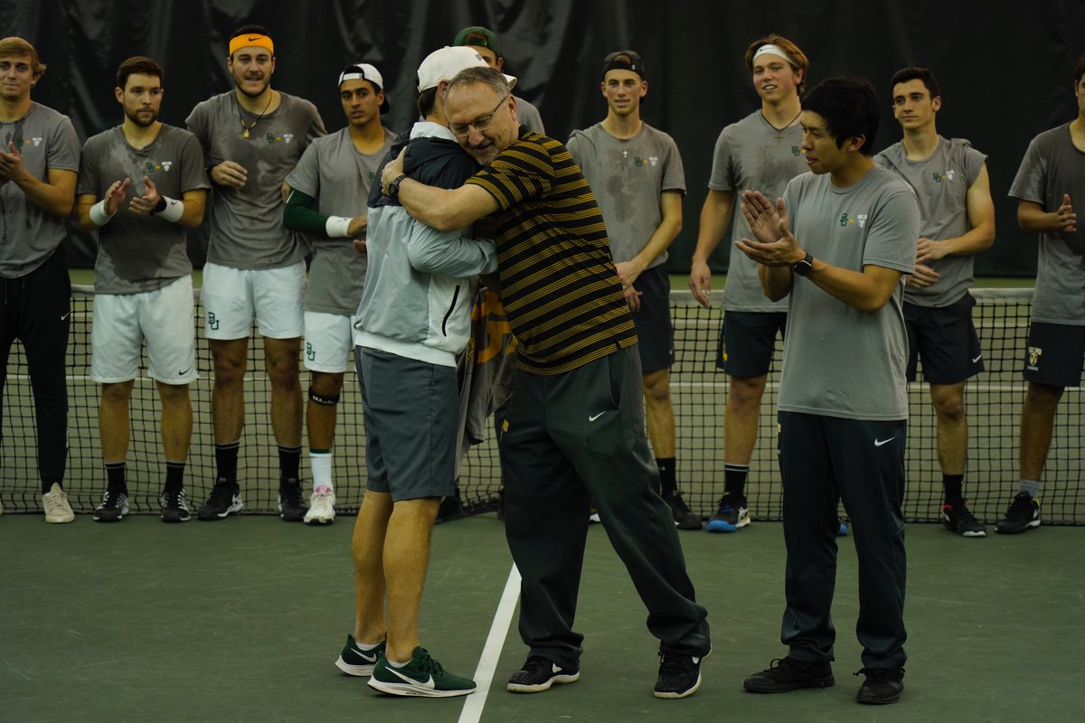ValpoMT's tweet photo. Thanks to @BaylorMTennis for recognizing Coach D before tonight’s match! #GoValpo #SummitMTN https://t.co/M9ZFu8YZWQ