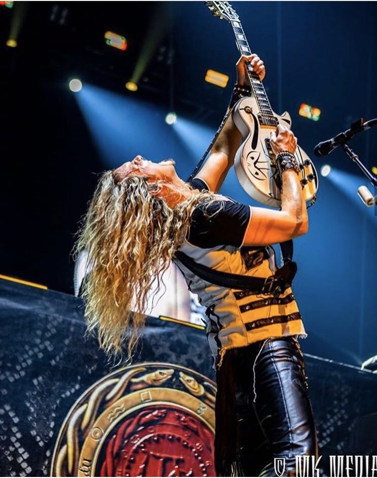 WSnakewoman's tweet photo. Next our #HotSnakeBoys will be rockinโ the roof off the Star Theater in Singapore at the RockFest! #MakeSomeF@ckinโNoise! #Whitesnake โค๏ธ๐๐ธ๐ฅ๐ธ๐คโ๏ธ#FleshandBloodTour #Scorpions https://t.co/JUcOEA5RJ1