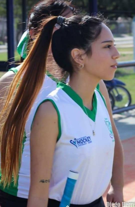 Micaela Gordillo, 24 años, fue víctima de feminicidio. Su novio, Naim Vera: la descuartizó, quemó en una parrilla y esparció sus restos en San Fernando del Valle de Catamarca, Argentina
Sus amigas: «Esto somos, un grupo de amigas con miedo a que la juntada de hoy sea la última»💔