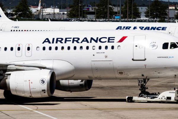 bancaynegocios's tweet photo. Air France permite aplazar o anular viajes sin gastos a cualquier destino https://t.co/tzh4ESEBh2 https://t.co/vFiY2aVWnw