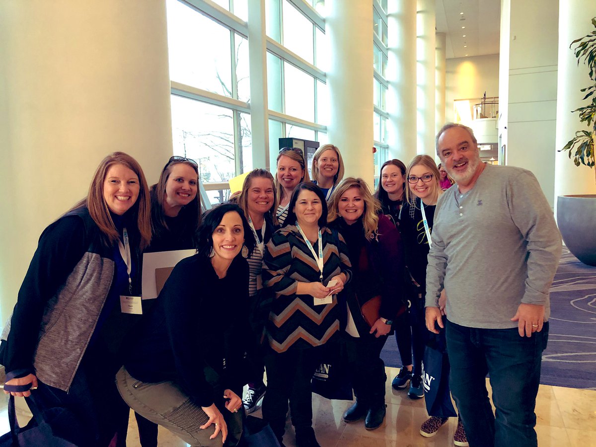 brianacurry_21's tweet photo. We are so excited to be attending the ILASCD early ed conference! We just ran into two of our favorites!!! @kindersmorgie @gerrybrooksprin @USD257 #257learn #earlyeducation #kinderconf https://t.co/W0C5rIXvWi
