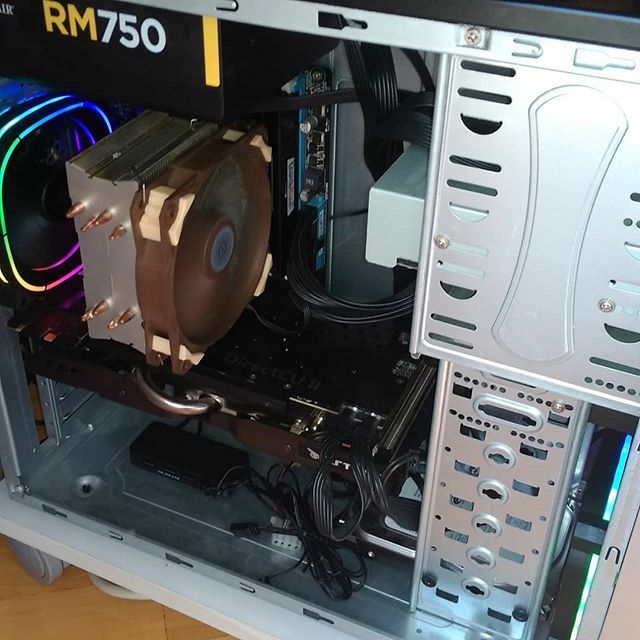 gameadictive's tweet image. En 2 dias va a evolucionar de esto...
.
.
.
#antiguo #potente #100fps #ddr3 #i73770k #16gb #750gb #gtx980 #gameadictive #youtube #fyp #coach #h61m #vegaspro #obs #twitch #youtubegamers #gamers #gaming #juegos #jugadores #juego #sueño #sueño #hecho #reali… ift.tt/2TmSr9q