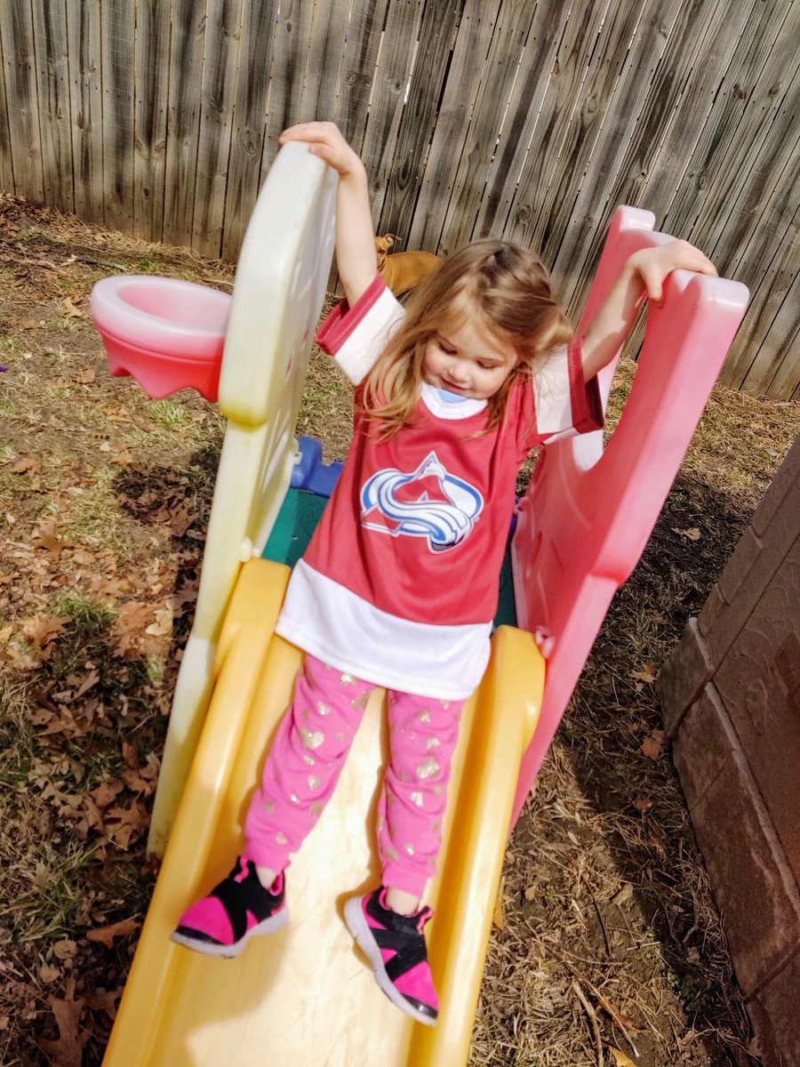 ThunderrrGrowl's tweet photo. #Kinnon is hanging on to watch her @Avalanche! #GoAvsGo
@Mackinnon9 for #avstwitterpsychic https://t.co/QF5UhShiEz