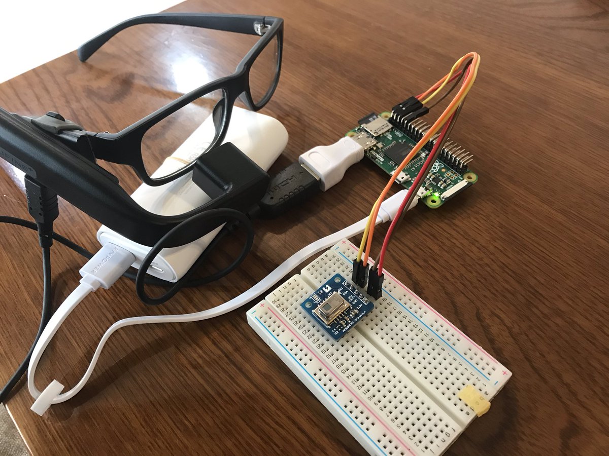 TakTools's tweet photo. 眼鏡式サーモグラフィーのプロト完成。
お蔵入りしていたPiZeroを使用。
#Raspberry pi zero #AMG8833 #モバイルバッテリー #VUFINE+ https://t.co/JMOW9YzThS