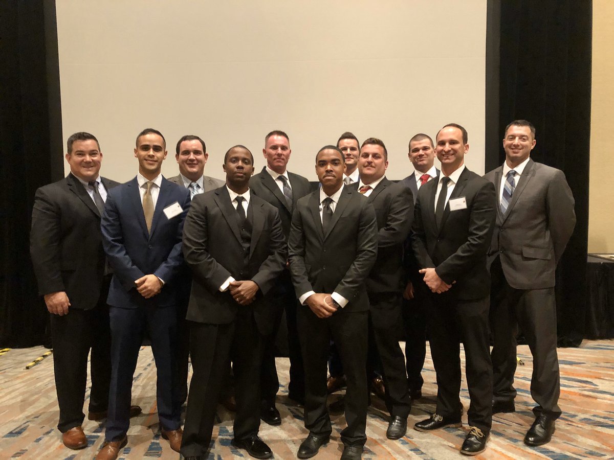 What a proud moment standing with these “New Partners” for the ORL Division ... the future is bright and I couldn’t be more happy to work with this group of young professionals @FloridaUPSers #ProudUPSers #TeamworkMakesTheDreamWork #UPSBestDayEver
