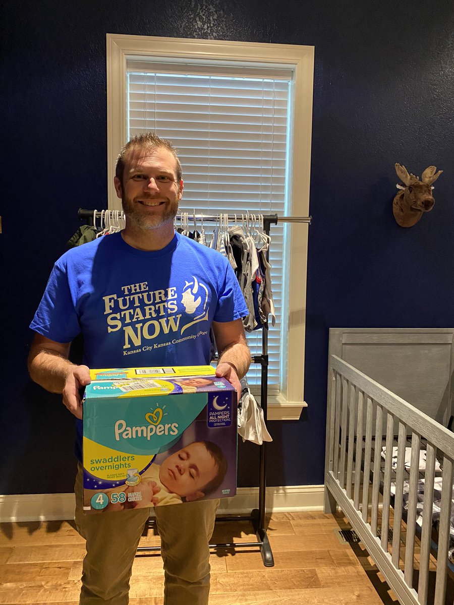 collegeotheday's tweet image. Hey @Pampers help me out!  We are preparing for Gus’s arrival and I bought size 4 instead of NB.  It’s been a while. #dadfail #wrongsize #megababy #ivfbaby