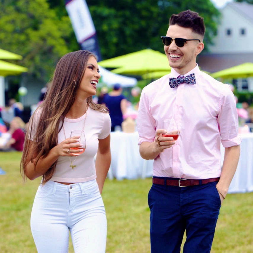 sparklingwinos's tweet photo. ✨ GIVEAWAY TIME! ✨ Wanna WIN a day with US in @WineCountryOnt  for @NiagaraWineFest's epic #SpringSparkles festival on March 21st?! 😍🥂💐 Check out our latest IG post to enter ➡️ https://t.co/l3TftoV2aK https://t.co/iXC487m3HB