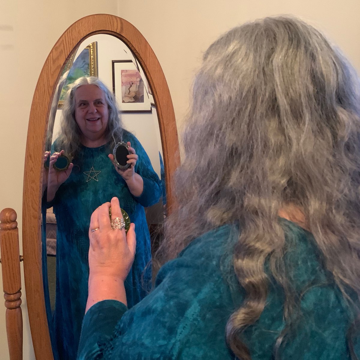 Selena_Fox's tweet photo. #Wiccan #Pagan #Witch #Mirror #Magick with #MagicMirrors. My new online audio workshop debuts tonight on my #NatureSpirituality podcast on #CSNP. Listen live at 7pm central, or after broadcast, anytime: https://t.co/Jcket1aduA https://t.co/lf532uSjck