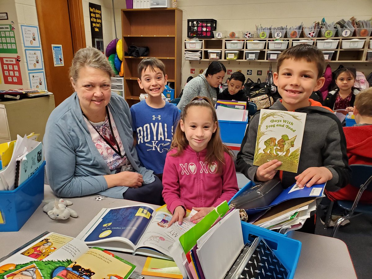 GoldsbyTeam's tweet photo. We had several visitors for our Love of Reading event! #firstgraderocks #Why305 https://t.co/AZfnRHpyEB