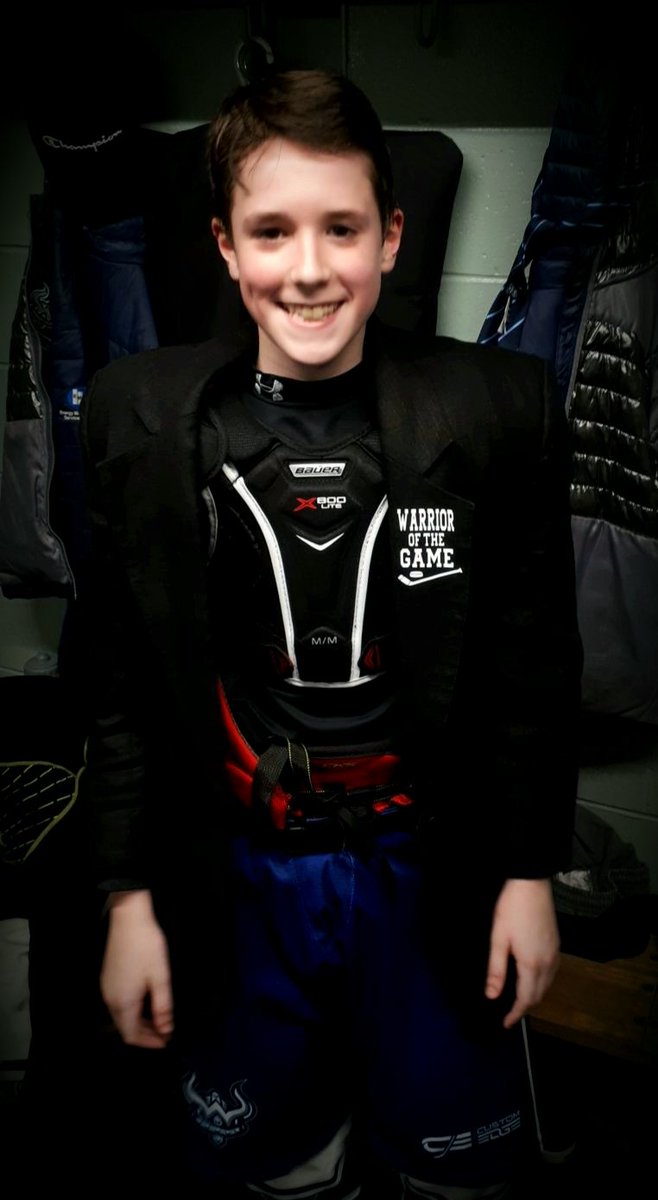 Great first game out of 5 showing for the <a href="/PeeweeBWarriors/">ℙ𝕖𝕖𝕨𝕖𝕖𝔹𝕎𝕒𝕣𝕣𝕚𝕠𝕣𝕤𝟚𝟘𝟙𝟡</a> with a 2-1 win over the @CapsPeeWeeB 
Hats off to Jaden Mulcahy-Murphy our <a href="/customedgenl/">Custom Edge Pro Shop</a> Warrior of the game playing hard in the corners &amp; great digs in front of the net! 👍
@PmhaWarriors 
<a href="/DJHLnews/">@djhlnews</a> 
#forecheckwarrior