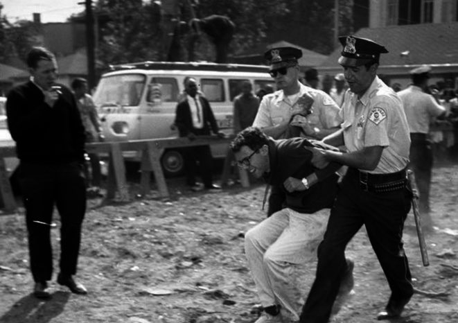 Mady13444's tweet photo. @howisollie @puertoriquenaXO also Biden voted for segregating school buses back in the day.... meanwhile here r pics of Bernie getting arrested for protesting school segregation by chaining himself to black women https://t.co/WzLZNdXSn3
