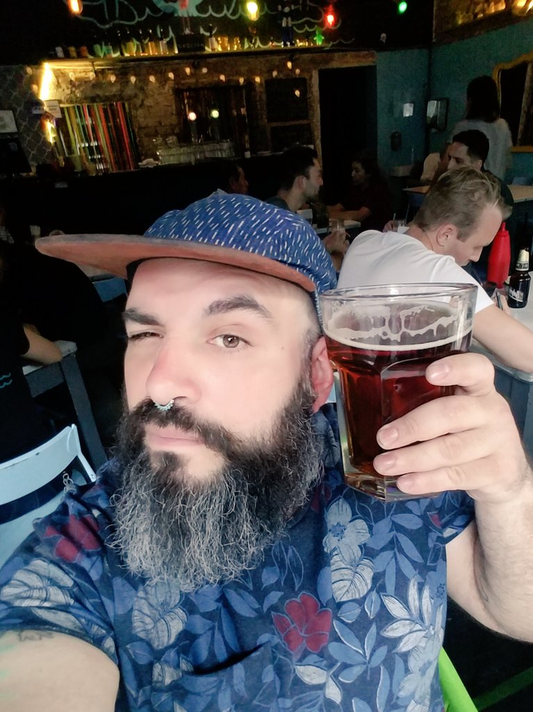 EricLabRat's tweet photo. @lorenacupcake #beerthesizeofmyheadphone #coffeephone https://t.co/xayrmmZVqA
