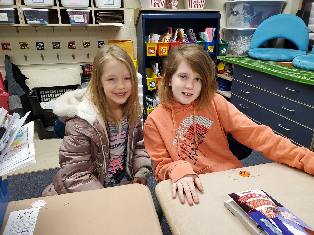 GoldsbyTeam's tweet photo. We had several visitors for our Love of Reading event! #firstgraderocks #Why305 https://t.co/OLtRqhtaNI