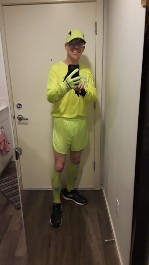 seane0033's tweet photo. This is what weaponized fashion looks like... Now just picture me on a sunny day. #BringShades #lamarathon https://t.co/Wqll1O1DiP