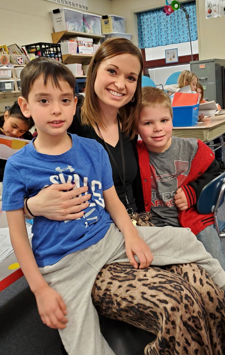 GoldsbyTeam's tweet photo. We had several visitors for our Love of Reading event! #firstgraderocks #Why305 https://t.co/seMNEUjA1D