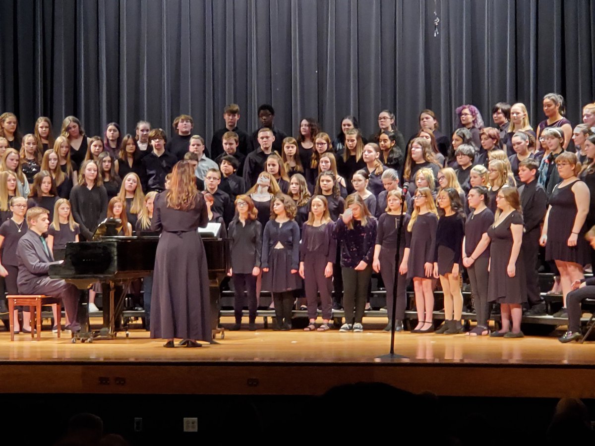 WCMS_WolvesAPs's tweet photo. 7th grade choir awesome performance tonight!!#WCConnects https://t.co/VXvuqyxzlA