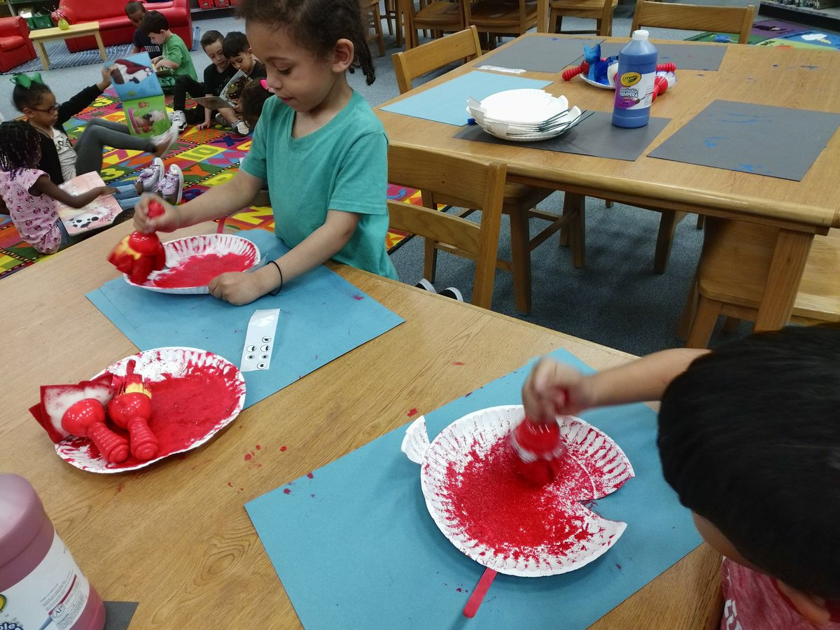 dklein1960's tweet photo. Pre-K celebrates Dr. Seuss by making red fish and blue fish. Adorable.
@wardlib1 
@WardStarsCCISD 
@Wardlibrary1 
@CCISDLibrary https://t.co/wLqyCqu0iG