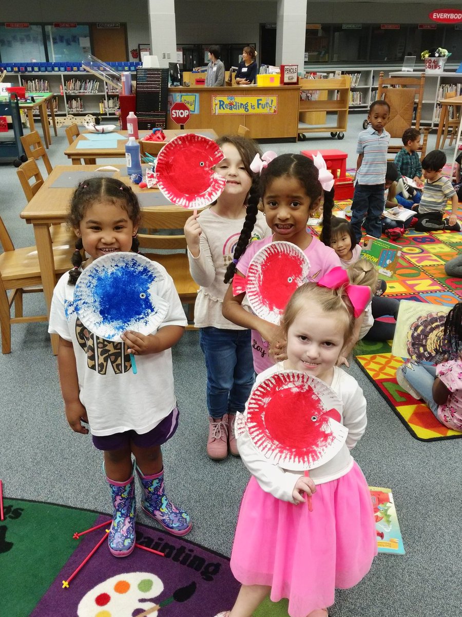 dklein1960's tweet photo. Pre-K celebrates Dr. Seuss by making red fish and blue fish. Adorable.
@wardlib1 
@WardStarsCCISD 
@Wardlibrary1 
@CCISDLibrary https://t.co/wLqyCqu0iG
