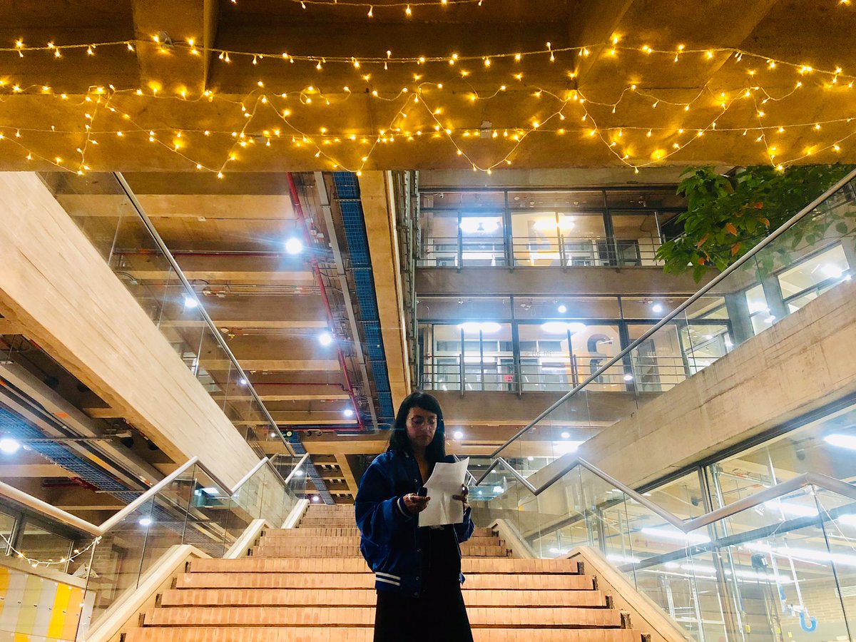 ArqDisUA's tweet photo. Eliana Sánchez: trabajó con textiles... Cuando escribo estoy tejiendo y cuando tejo estoy escribiendo... Mi proyecto es sobre el duelo como el duelo me deshace y como el tejer me hace...Investigó los tejidos desde el performance... #LaPintaArqDis https://t.co/pn2Lwqi51p