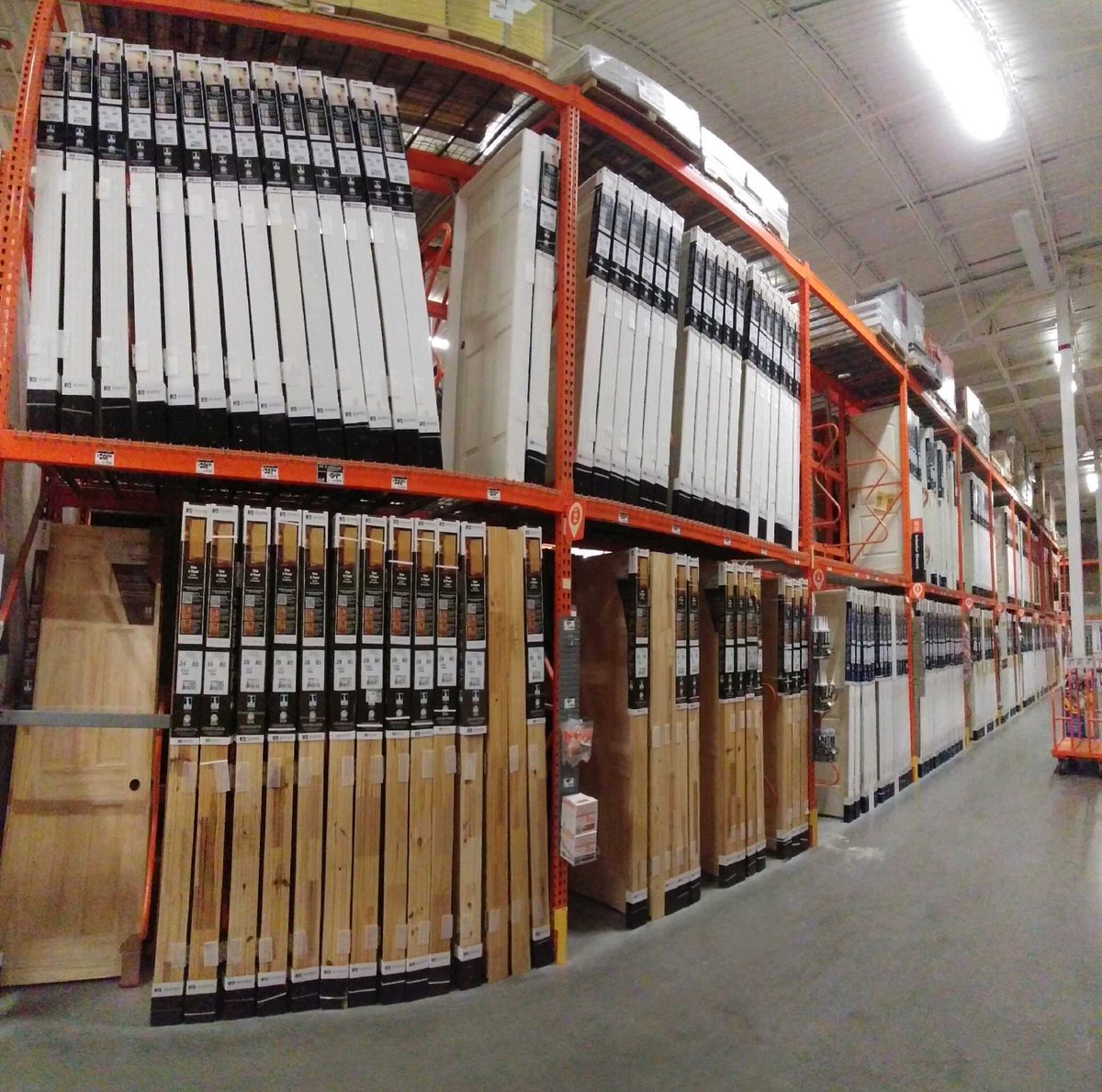 If anyone is interested in seeing overhead organization in D30 done to perfection, stop on in to the Clay Home Depot! #OverheadOrg #OnlyPerfectCounts ⁦<a href="/ChrisBosco12/">Chris Bosco</a>⁩ ⁦@NYwinediva⁩ ⁦@THD_Mtn_Jumper ⁦⁦@HRJohnH⁩ <a href="/scottraymond213/">Scott Raymond</a>