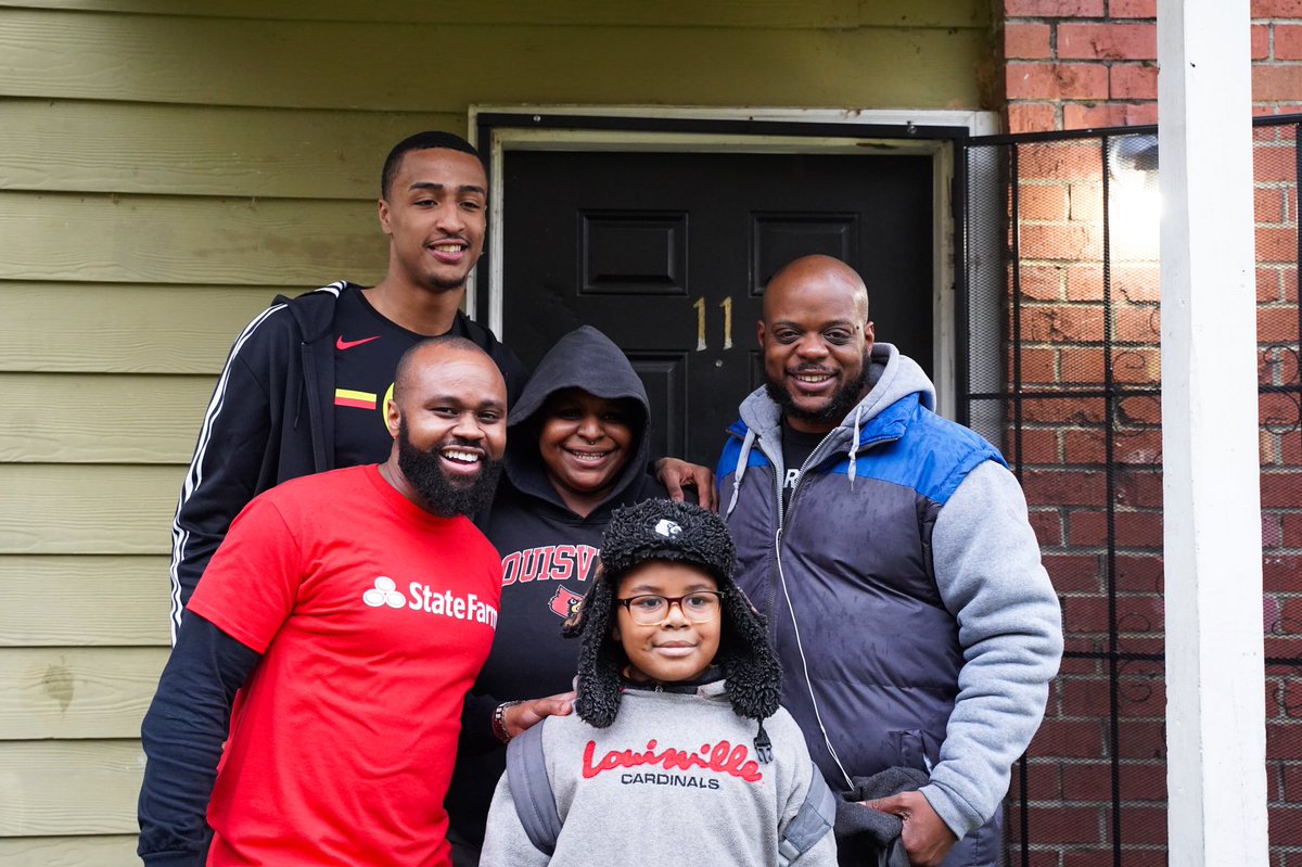 Veterans are a symbol of what make our nation great. 🙌 🇺🇸 ⁣
⁣
With the help from JC and our friends at <a href="/statefarm/">State Farm</a>, we delivered meals and Hawks swag to the military families living at the Veterans Empowerment Organization to show our thanks for their service and sacrifice.