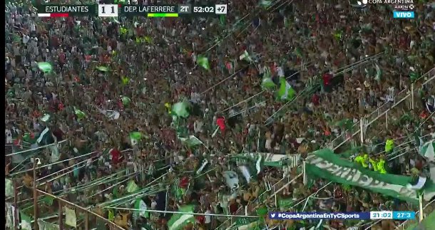 TomasRod01's tweet photo. La #CopaArgentina nos regala cosas muy emotivas año tras año, esta vez le tocó a #Laferrere (equipo de la C) eliminar a #EstudiantesLP . El Villero no solo avanzó a 16vos de final sino que llevó una cantidad de gente impresionante 👏👏 https://t.co/zzgM8vVpK4