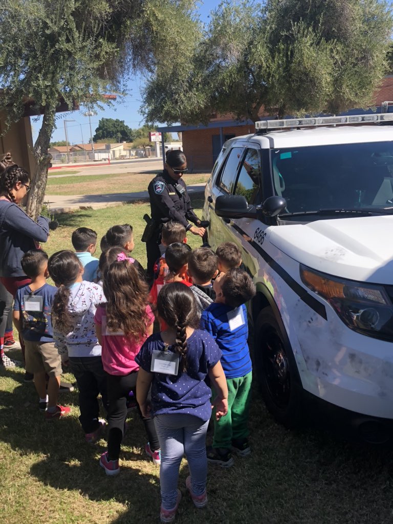 MsEvansFromPrek's tweet photo. Our special guest today for #ReadAcrossAmericaWeek was @yumapolice1 and she was a studentβs mother. She showed us what her uniform has, how her car works & how she find fingerprints! She was such a rockstar! Thank you for everything! We appreciate you so much! #YumaPD https://t.co/cGLs6XtRx1