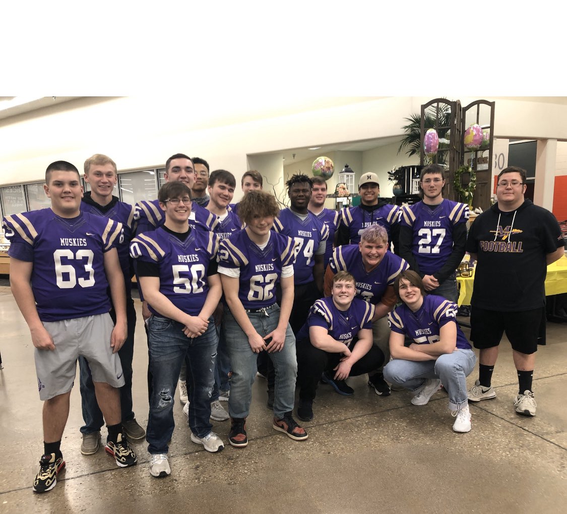 MuskieFball's tweet photo. But thanks to @MuscatineHyVee for supporting our program with the Store Take Over Night! https://t.co/3TqkXR2DNo