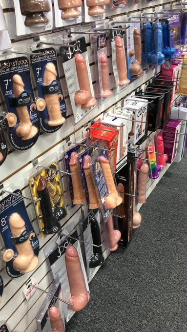 Damn I’m a hot horny bitch ????? https://t.co/kOVw1ByWxx